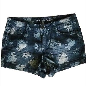 {Maurice’s} Denim Blue and White Rose Floral Shorts Size Women’s 11/12